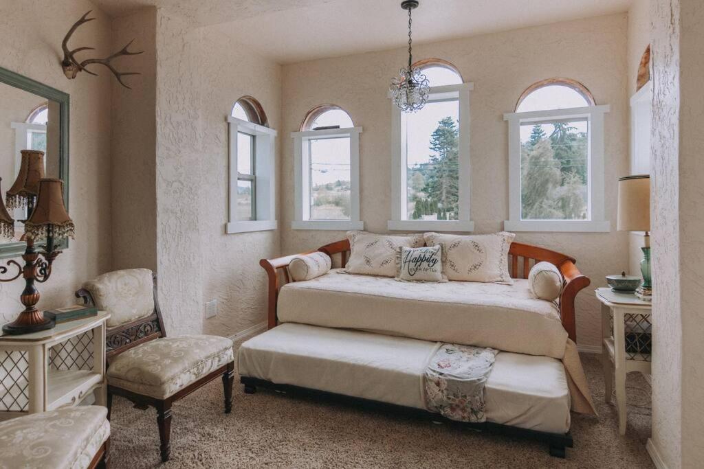 Lavender Castle Villa Sequim Dış mekan fotoğraf
